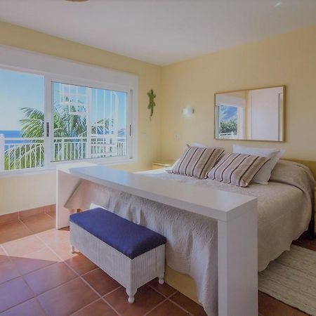 לוס ריאלחוס Villa In Protected Space In Front Of The Sea מראה חיצוני תמונה